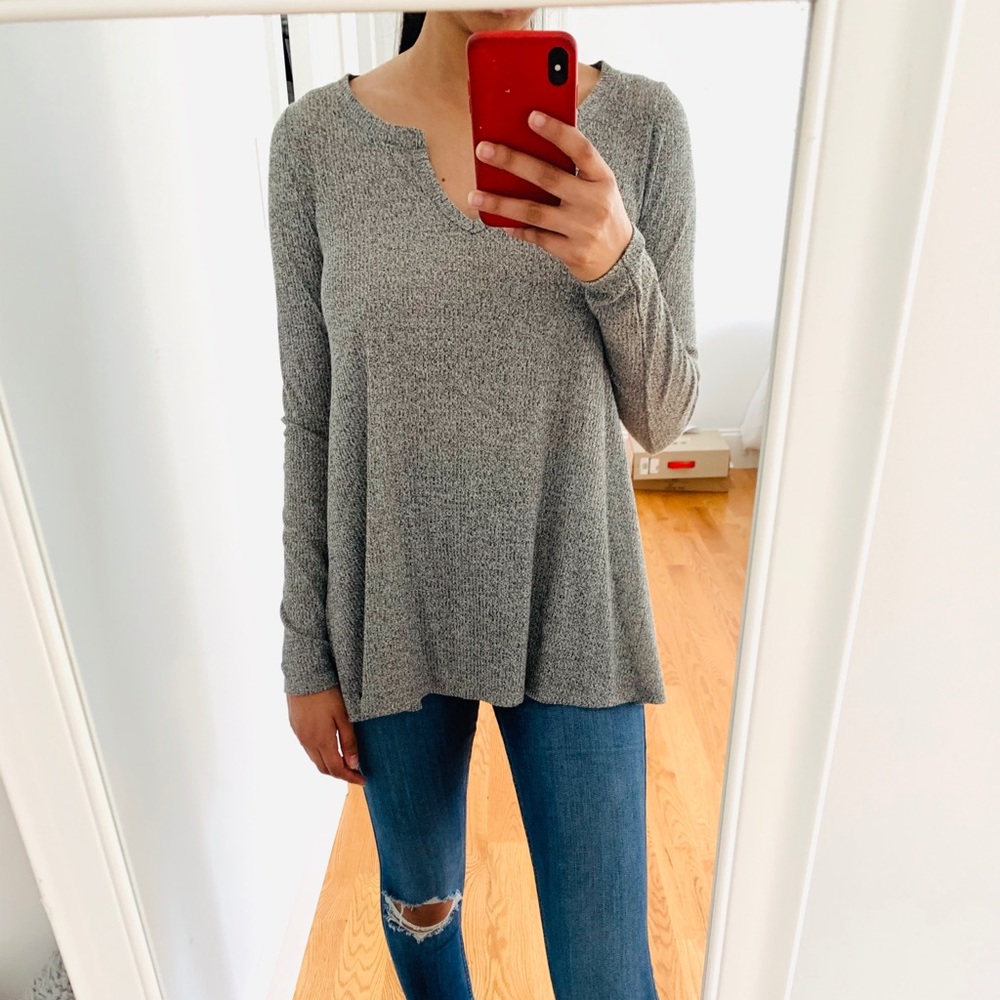 🛍3/$25 HOLLISTER Grey Long-sleeve top